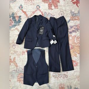 Bocaccio Boys 3 Piece Navy Suit New With Tags Modern Fit Size 5R